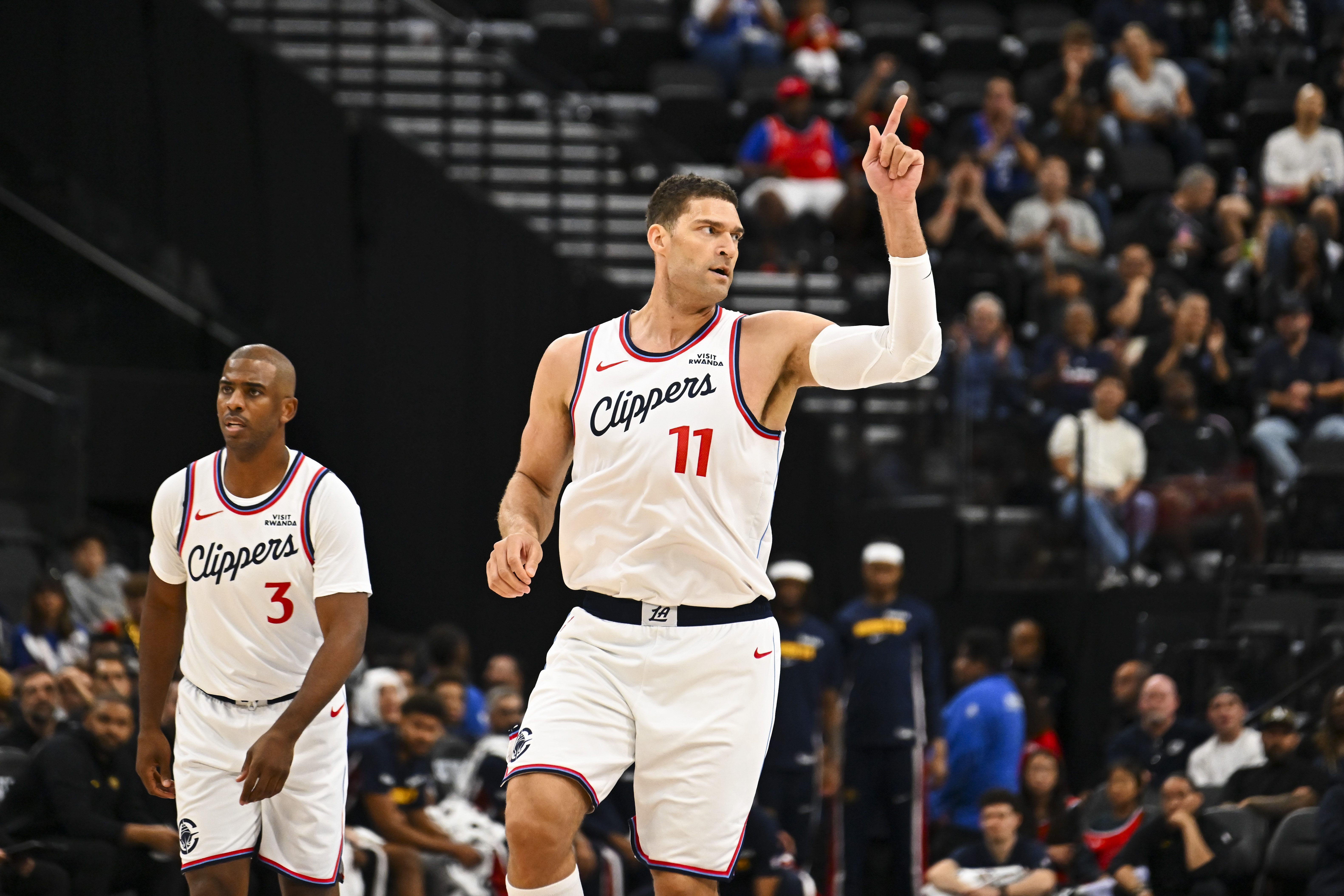 老炮真香！保羅上半場串聯(lián)替補9分鐘9助 全場正負值+24！